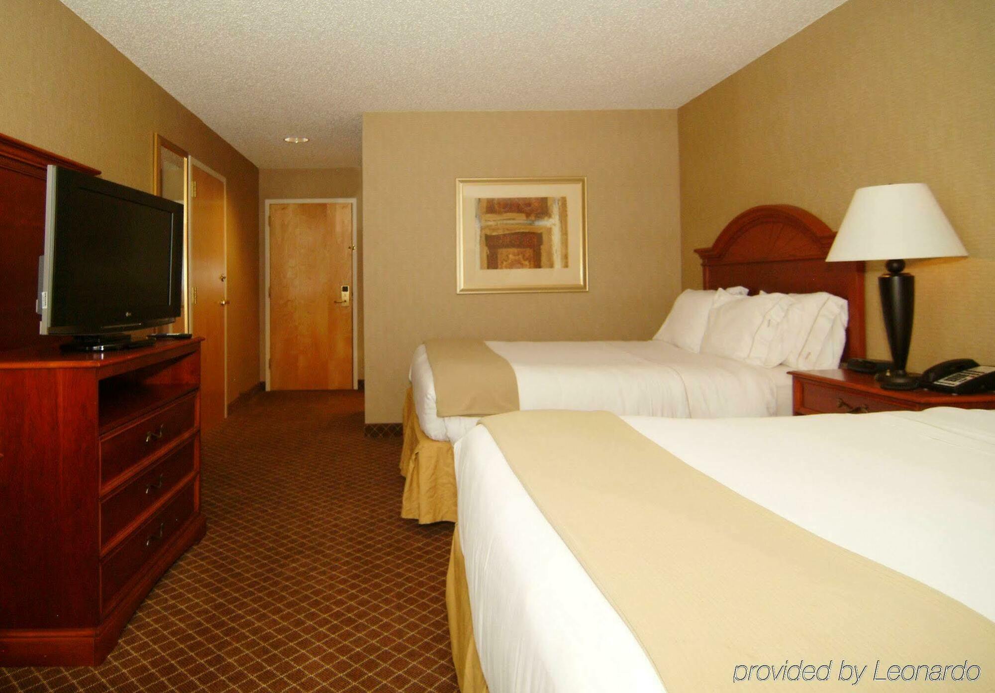 Holiday Inn Express Hotel & Suites Cedar Rapids I-380 At 33Rd Avenue, An Ihg Hotel Екстериор снимка