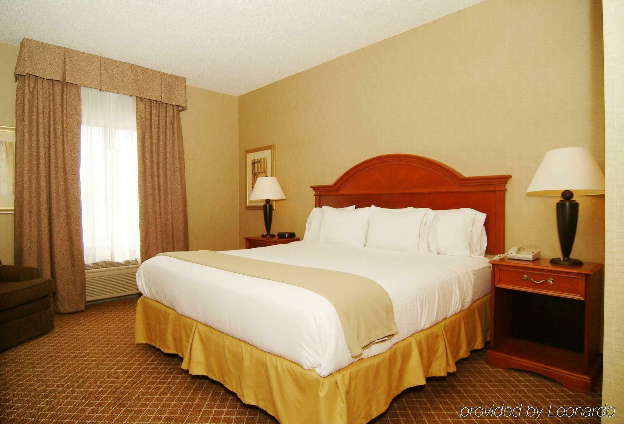 Holiday Inn Express Hotel & Suites Cedar Rapids I-380 At 33Rd Avenue, An Ihg Hotel Стая снимка